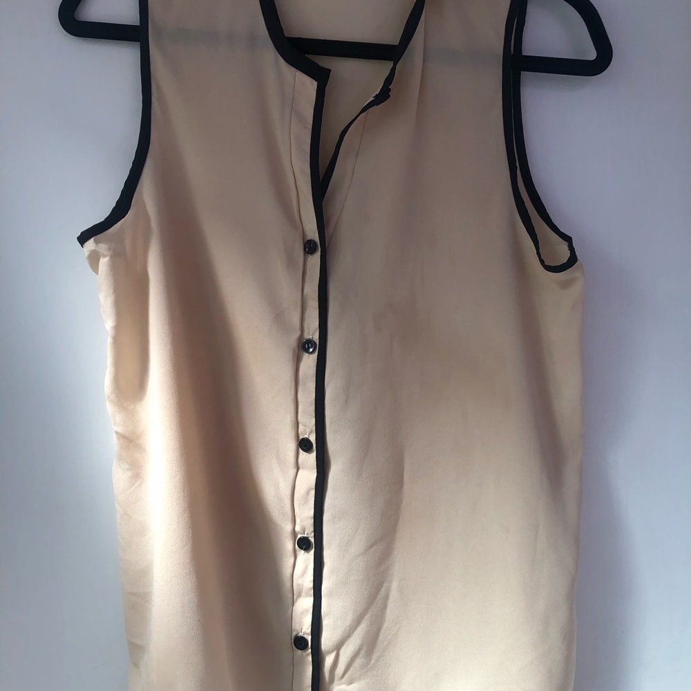 Women’s Sleeveless Blouse